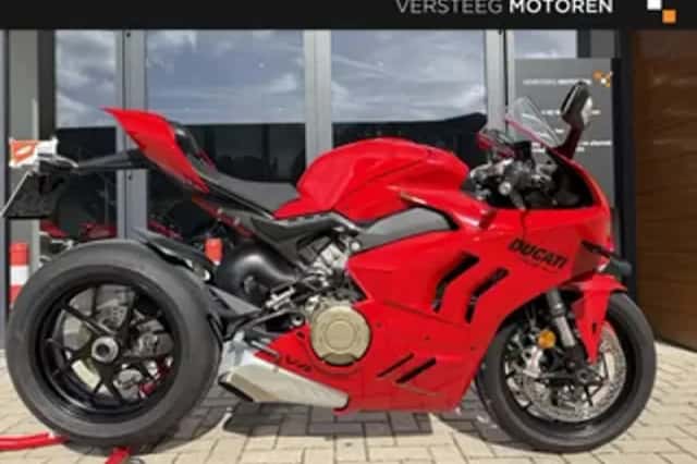 Ducati Panigale V4 (2022) thumbnail 1