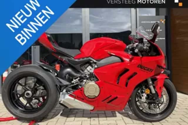 Ducati Panigale V4 (2022) thumbnail 1