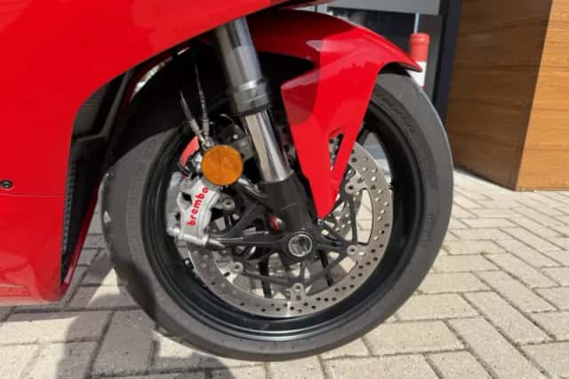 Ducati Panigale V4 (2022) thumbnail 4