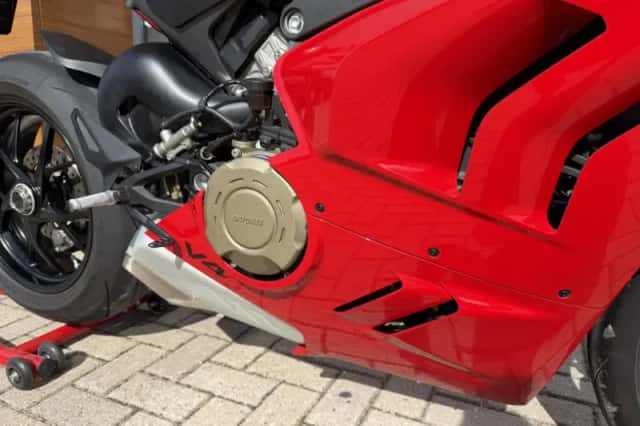 Ducati Panigale V4 (2022) thumbnail 5