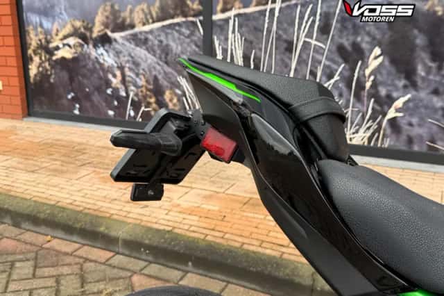 Kawasaki Z900 (2024) thumbnail 5