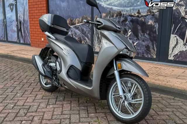 Honda SH 300i (2023) thumbnail 2