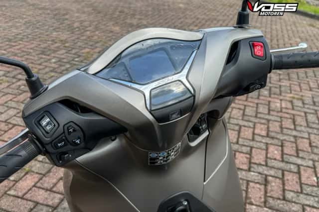 Honda SH 300i (2023) thumbnail 4