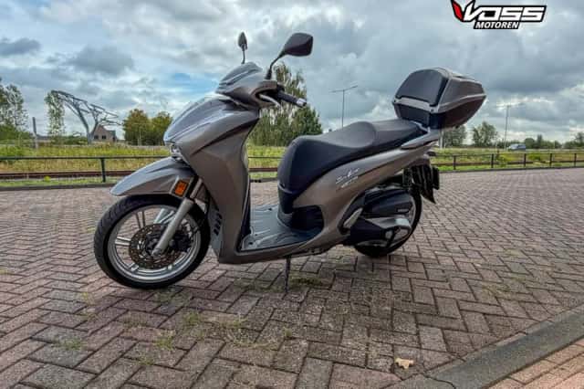 Honda SH 300i (2023) thumbnail 5