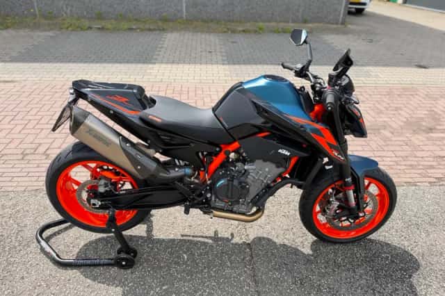 KTM 890 Duke R (2026) thumbnail 4