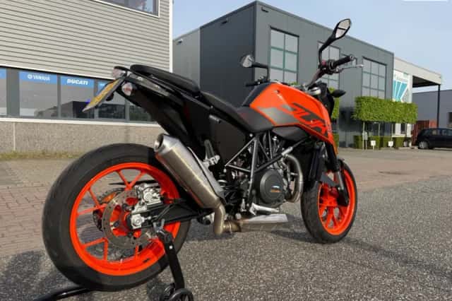 KTM 690 Duke (2026) thumbnail 2
