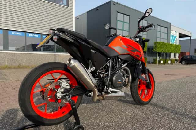 KTM 690 Duke (2026) thumbnail 3