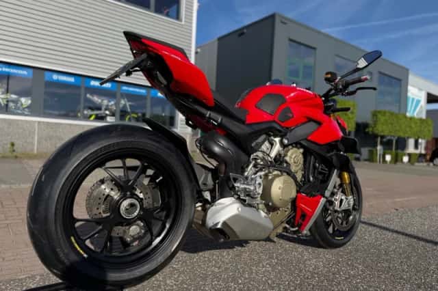 Ducati Streetfighter V4S (0) thumbnail 2