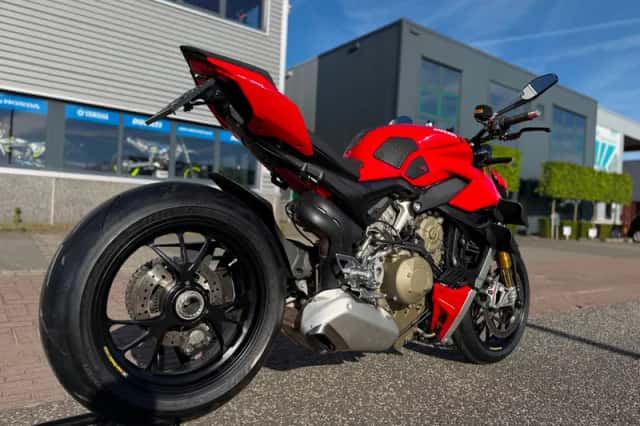 Ducati Streetfighter V4S (0) thumbnail 3