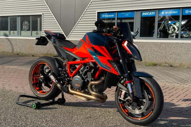 KTM 1290 Super Duke R (2026) thumbnail 3