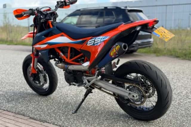 KTM 690 SMC R (2023) thumbnail 3