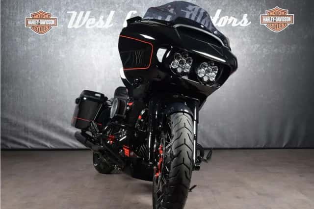 Harley-Davidson CVO Road Glide (2021) thumbnail 3
