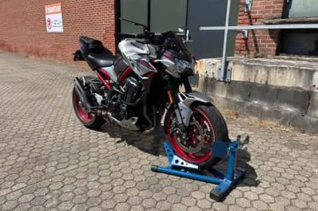 Kawasaki Z900 (2024) thumbnail 2