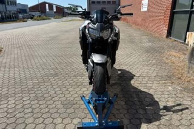 Kawasaki Z900 (2024) thumbnail 3