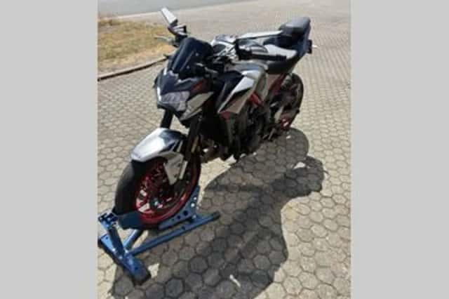 Kawasaki Z900 (2024) thumbnail 4