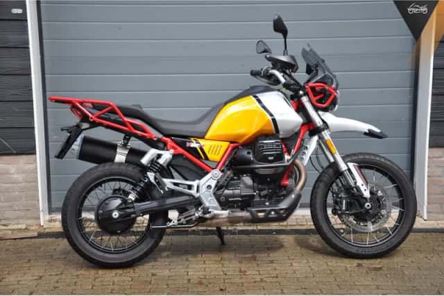 Moto Guzzi V85 TT (2023) thumbnail 2