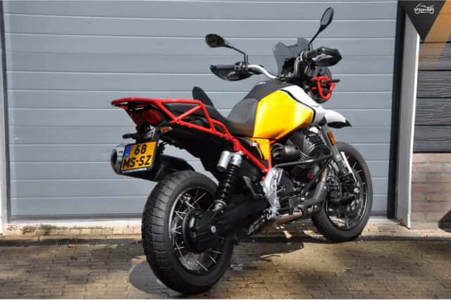 Moto Guzzi V85 TT (2023) thumbnail 3