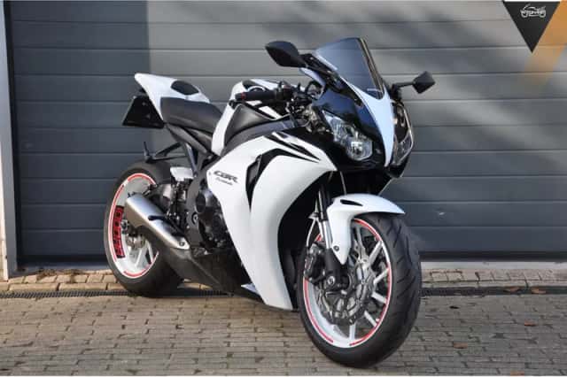 Honda CBR 1000 RR Fireblade (2008) thumbnail 1