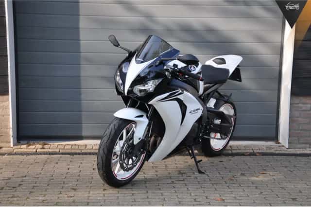 Honda CBR 1000 RR Fireblade (2008) thumbnail 6