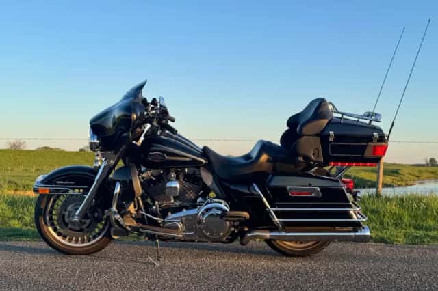 Harley-Davidson Ultra Glide (2009) thumbnail 2