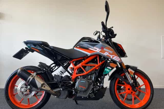 KTM 390 Duke (2021) thumbnail 2