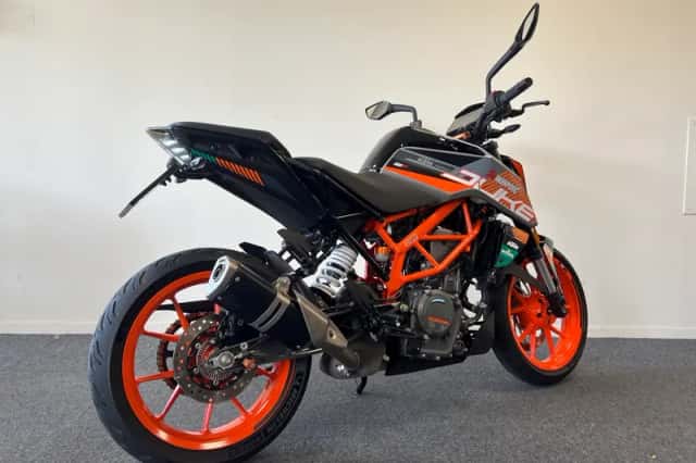 KTM 390 Duke (2021) thumbnail 3