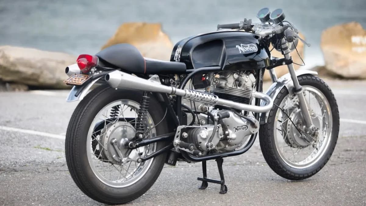 Unieke 1956 Norton Dominator 99 café racer zonder minimumprijs te koop