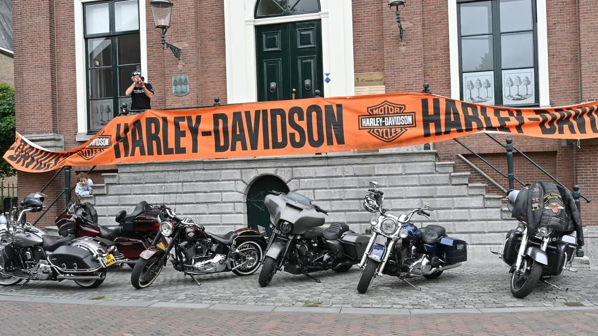 Straatfeest in Breda viert Harley-Davidson motoren