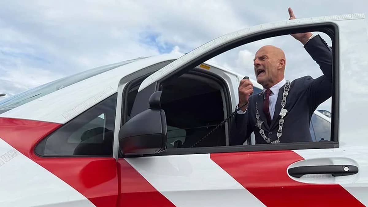 Barendrechtse brandweer schaft twee elektrische scooters aan