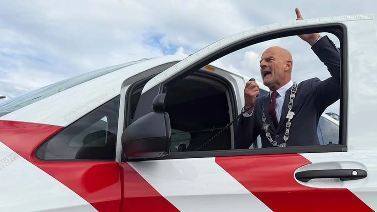 Barendrechtse brandweer schaft twee elektrische scooters aan