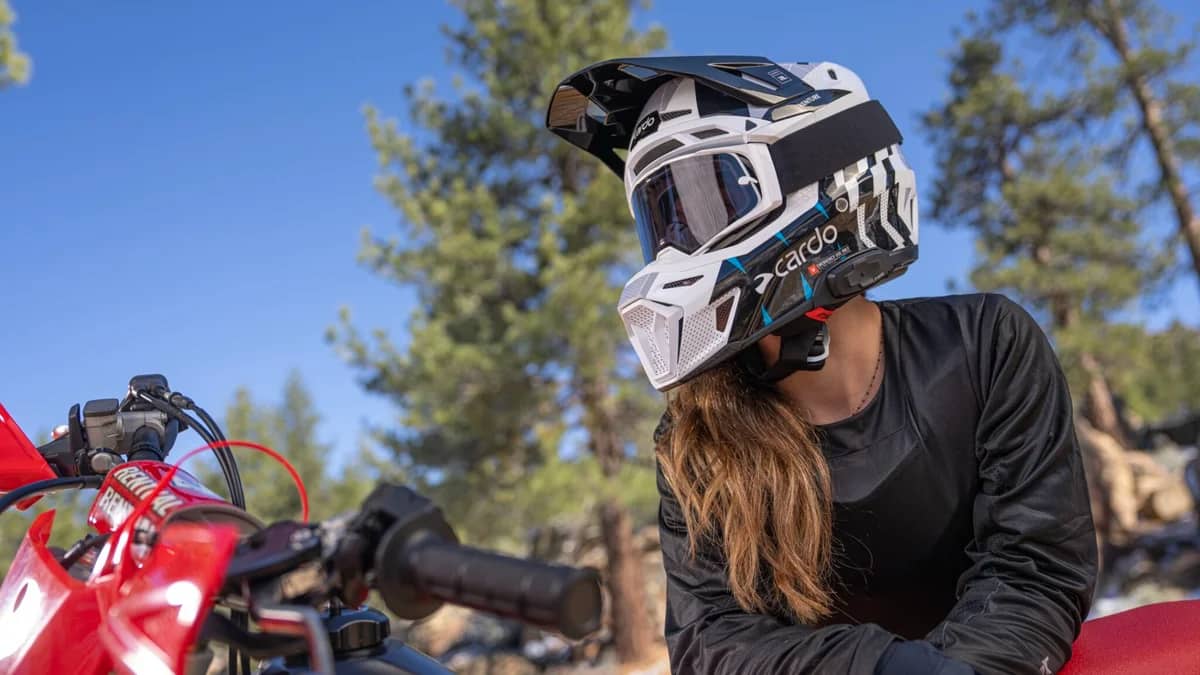 Cardo Venture: Eerste Offroadhelm met Mesh-Communicatie Gelanceerd