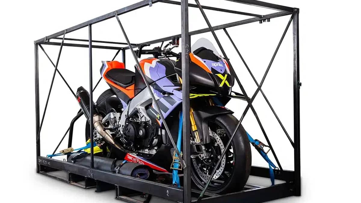 Exclusieve Aprilia Tuono X uit 2021 geveild in originele krat