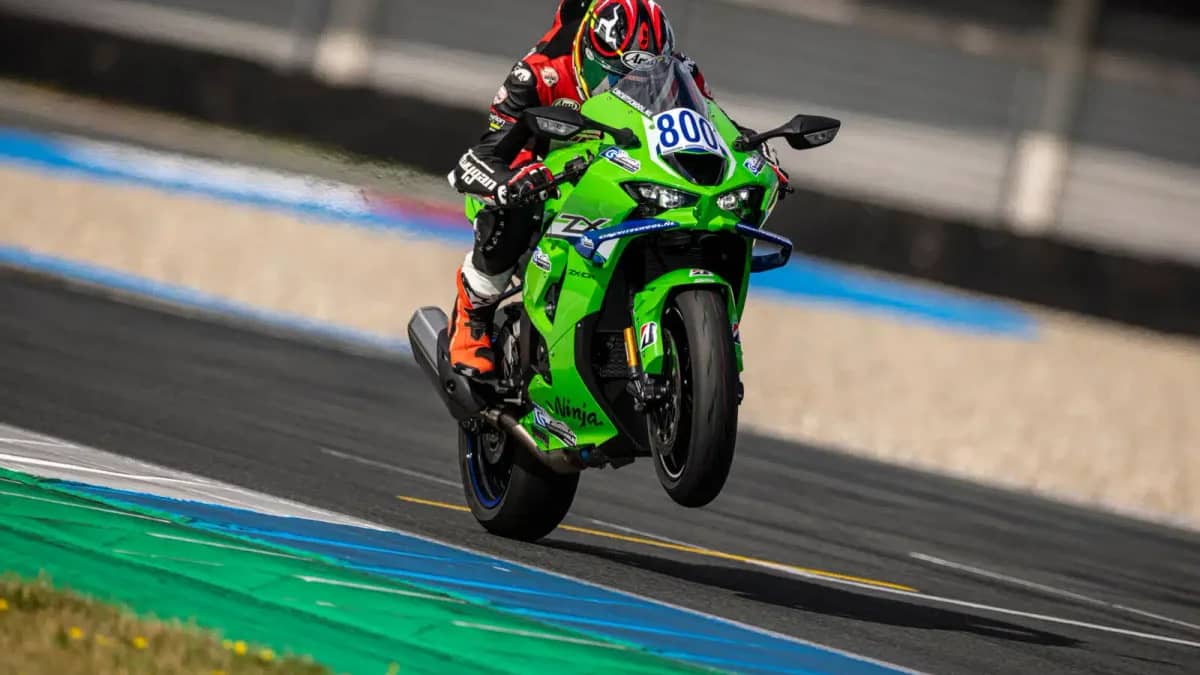 Kawasaki Ninja ZX-10R 2026 getest op TT Circuit Assen