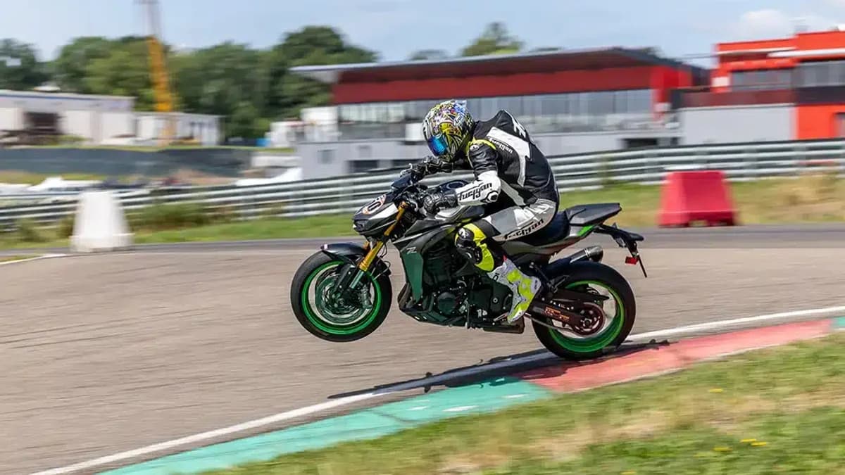 Kawasaki Z1100 SE getest op straat en circuit