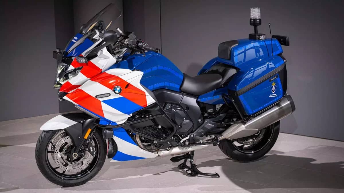 Marechaussee-motorfietsen duurder dan politie-Mercedessen