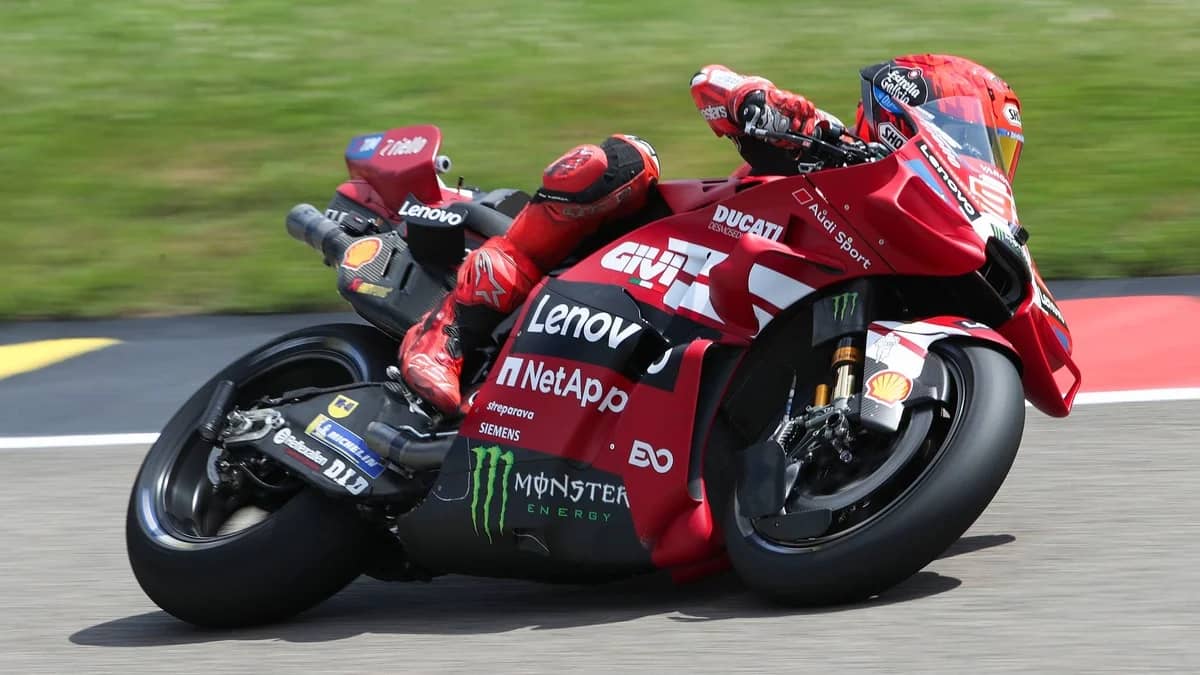 Marquez snelste in Duitsland, Ducati nipt voor Aprilia