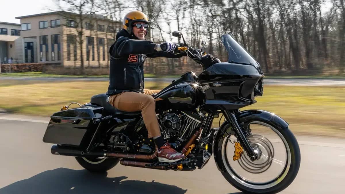 Road King 2.0: Van crash tot custom build