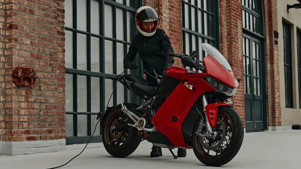 Tesla van de motorfietsen verhuist hoofdzetel naar Europa