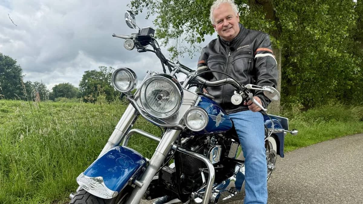 TT-voorzitter Arjan Bos ontvangt motorrijlessen als cadeau