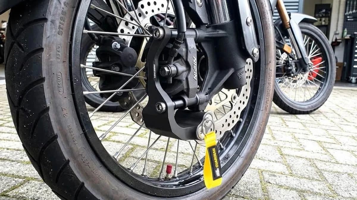 Lock Works Guardian GR100V2 remschijfslot vast gemonteerd